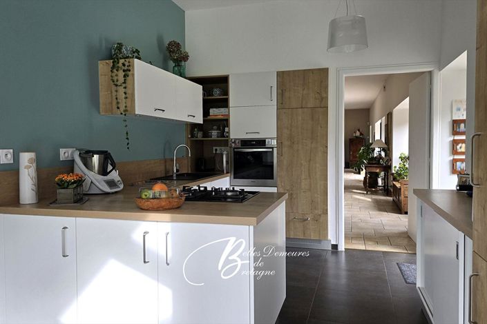 Image No.8-6 Bed House for sale