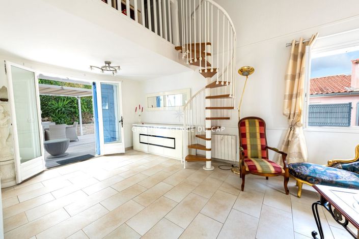 Image No.3-2 Bed House for sale