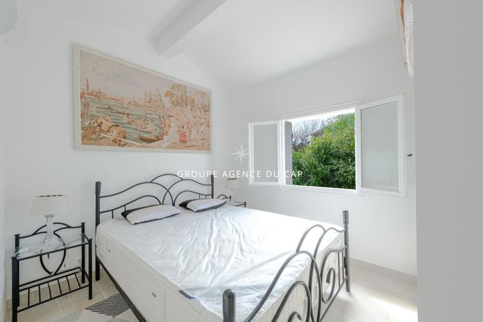 Image No.9-2 Bed House for sale