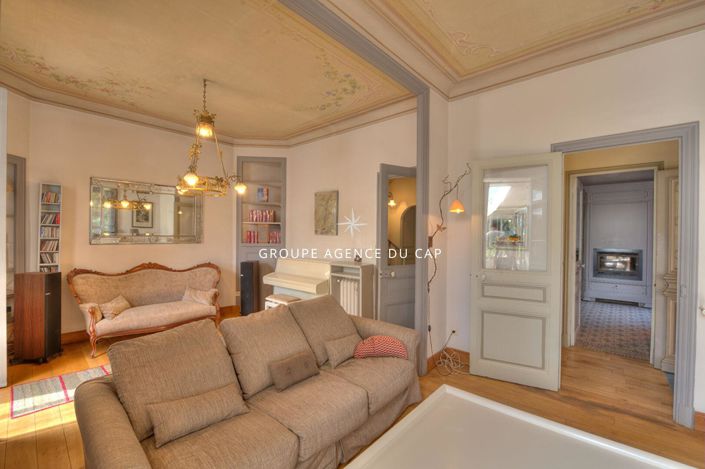 Image No.3-5 Bed House for sale