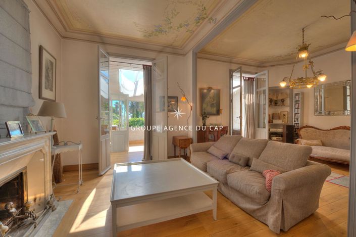 Image No.7-5 Bed House for sale