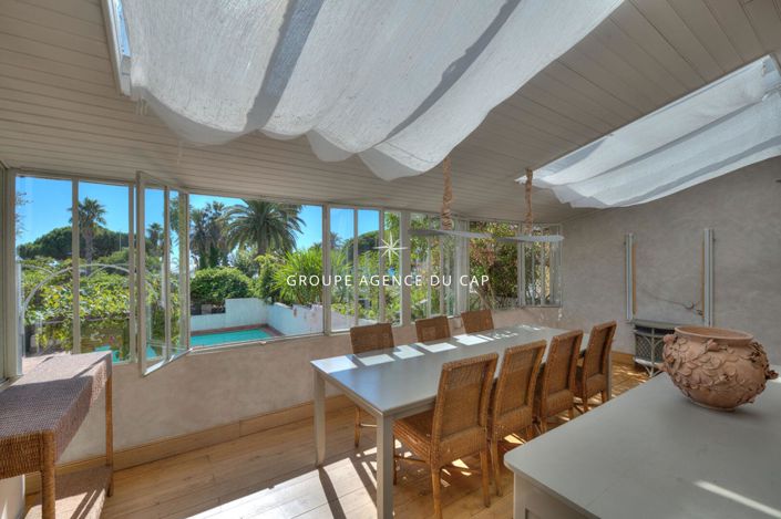 Image No.8-5 Bed House for sale