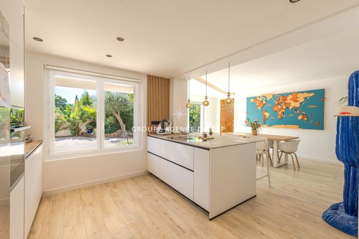 Image No.3-6 Bed House for sale