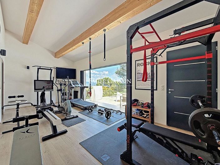 Image No.10-6 Bed House for sale