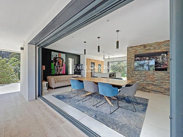 Image No.5-6 Bed House for sale