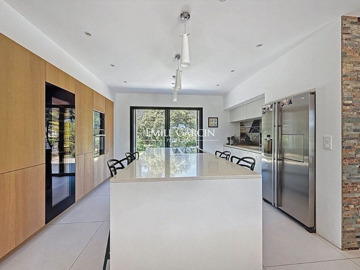 Image No.6-6 Bed House for sale