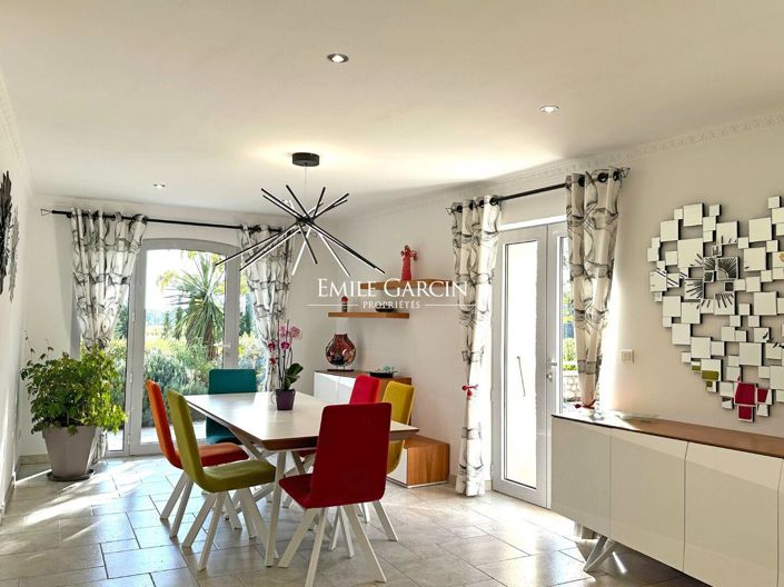 Image No.5-5 Bed House for sale