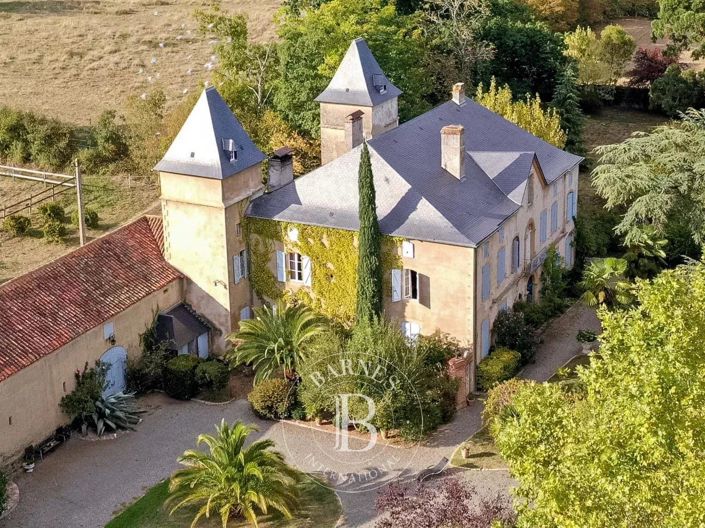 Image No.1-10 Bed House for sale