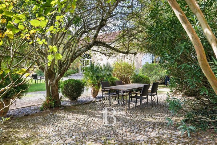 Image No.12-10 Bed House for sale