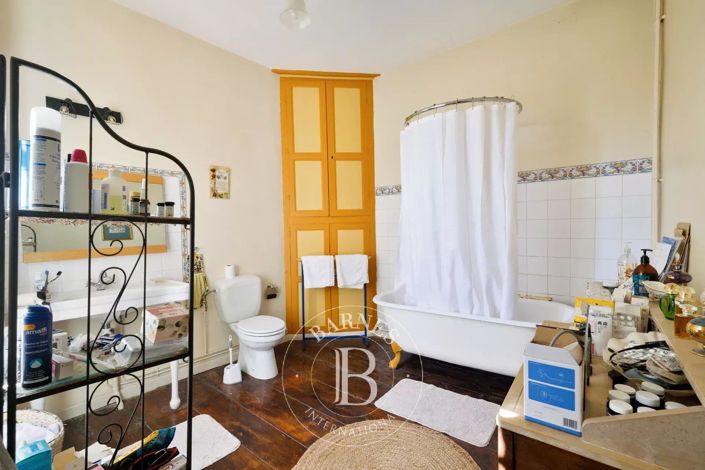 Image No.24-10 Bed House for sale