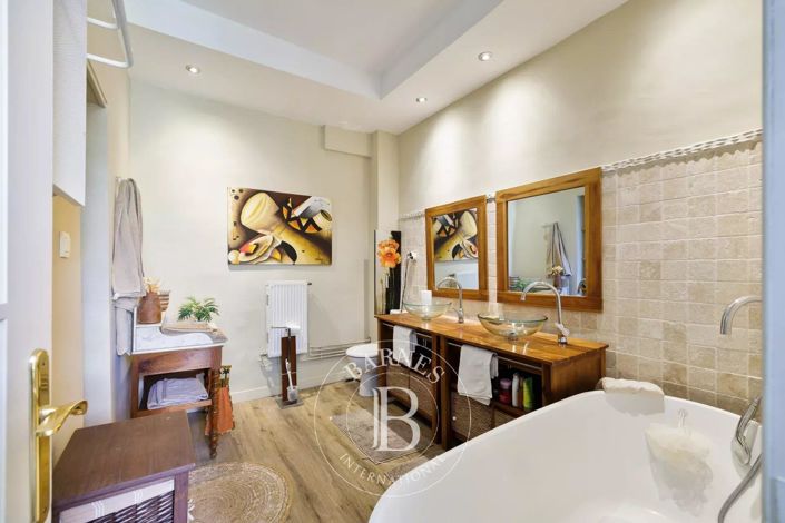 Image No.27-10 Bed House for sale