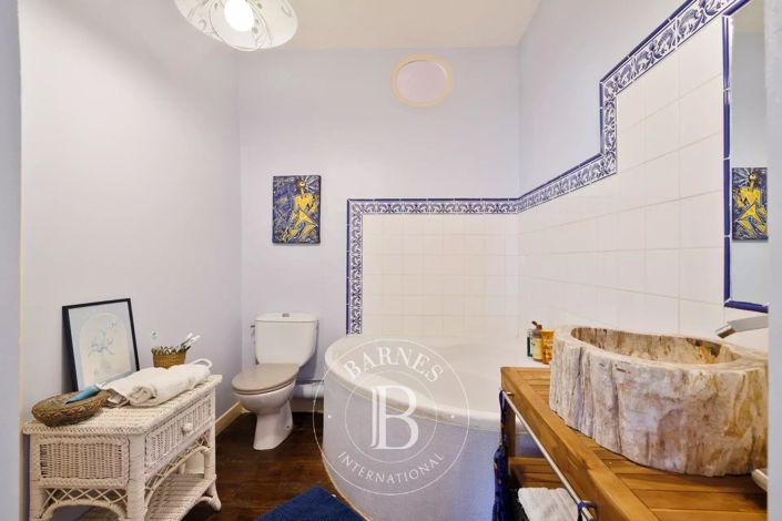 Image No.30-10 Bed House for sale