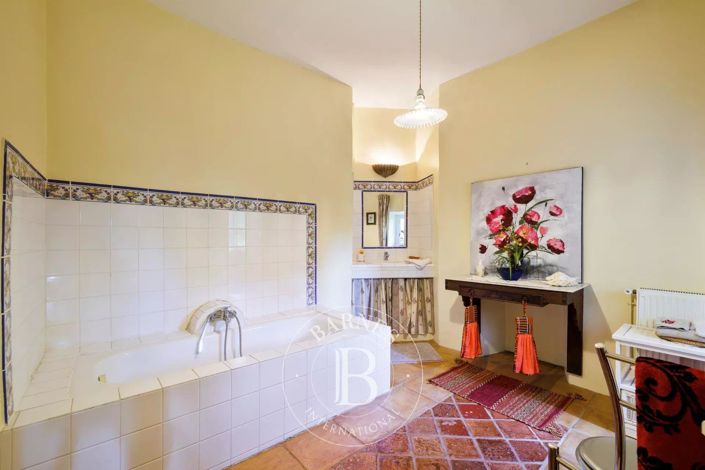 Image No.32-10 Bed House for sale