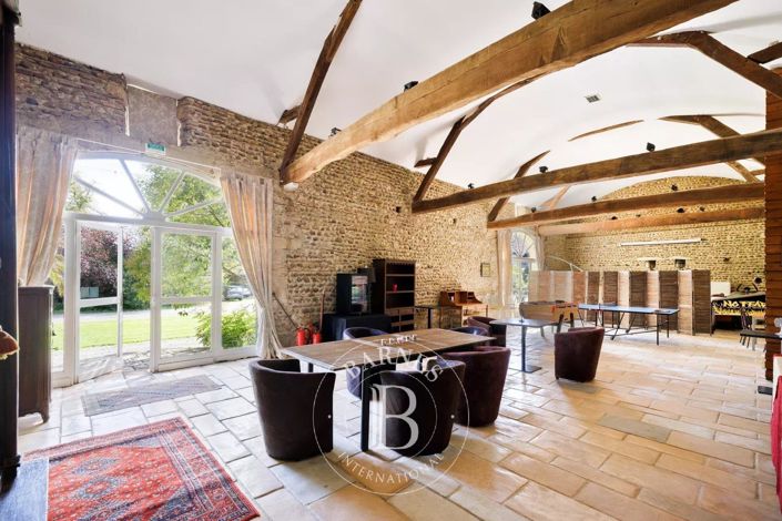 Image No.34-10 Bed House for sale