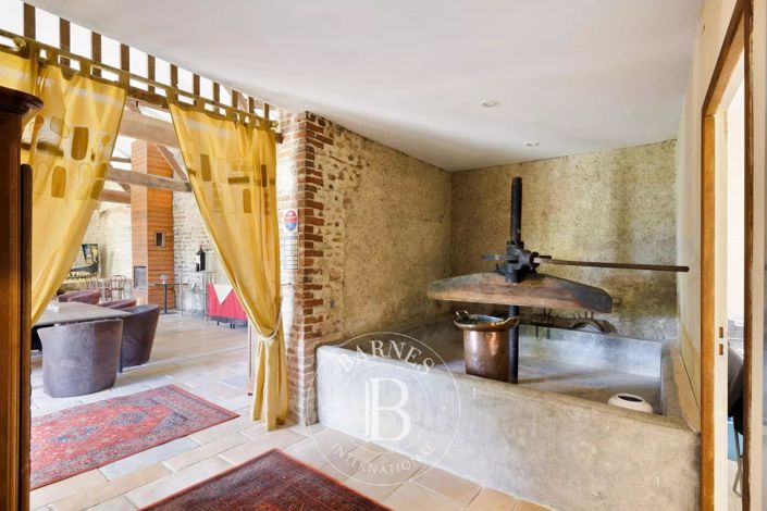 Image No.35-10 Bed House for sale