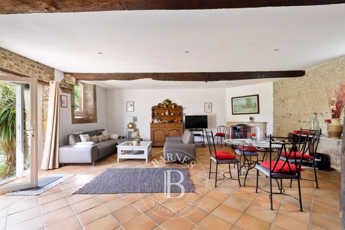 Image No.36-10 Bed House for sale