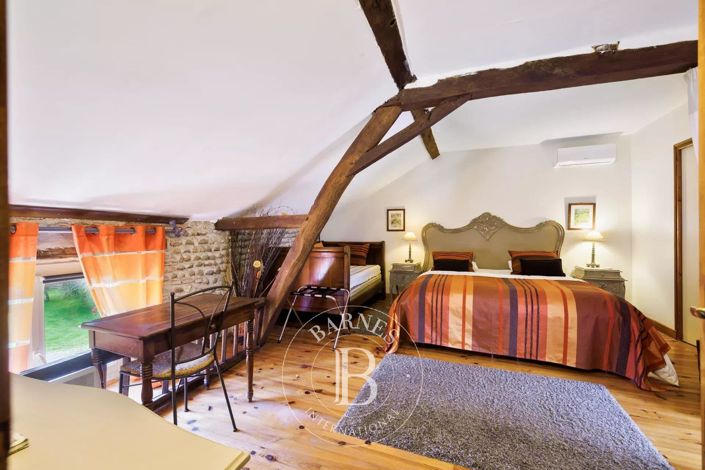 Image No.41-10 Bed House for sale