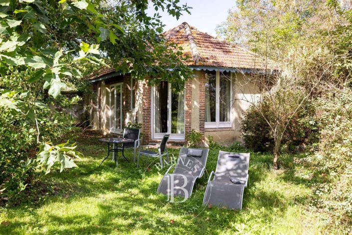 Image No.44-10 Bed House for sale