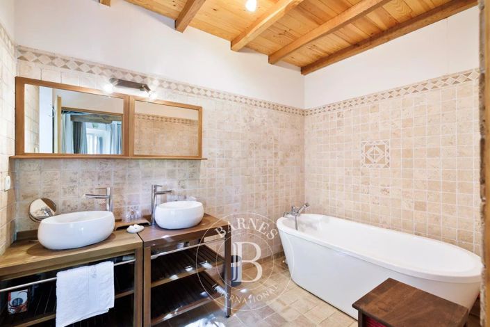 Image No.48-10 Bed House for sale