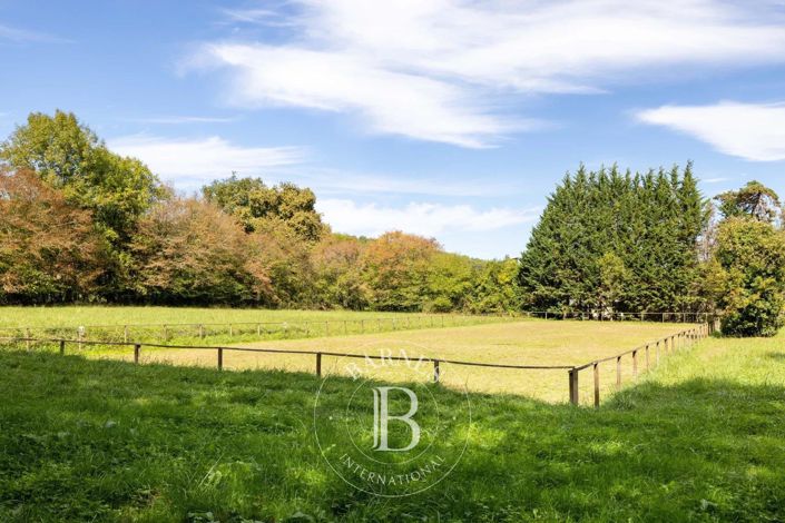 Image No.50-10 Bed House for sale