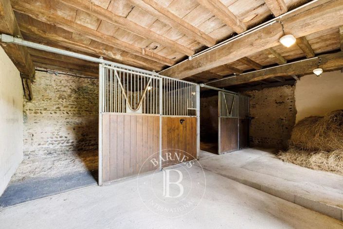 Image No.52-10 Bed House for sale