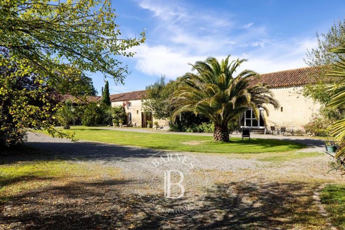 Image No.7-10 Bed House for sale