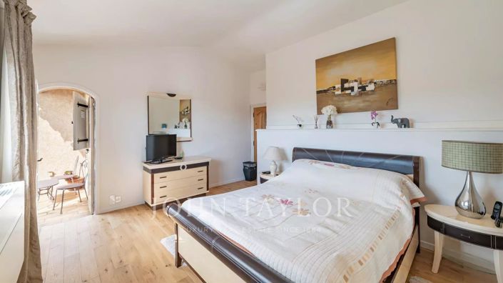 Image No.11-6 Bed House for sale