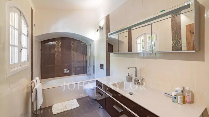 Image No.12-6 Bed House for sale