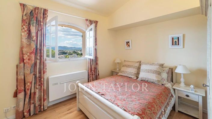 Image No.14-6 Bed House for sale