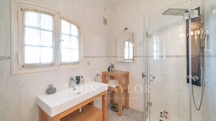 Image No.17-6 Bed House for sale