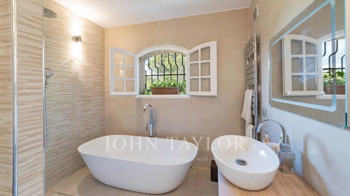 Image No.19-6 Bed House for sale