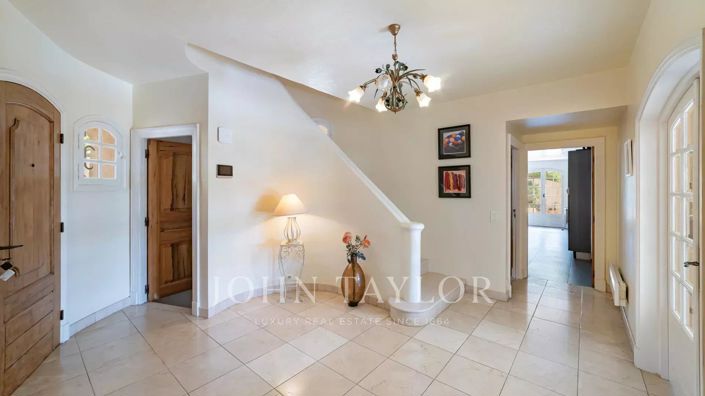 Image No.20-6 Bed House for sale