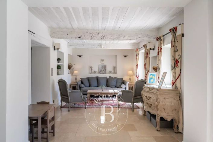 Image No.31-6 Bed House for sale