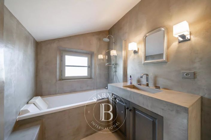 Image No.33-6 Bed House for sale