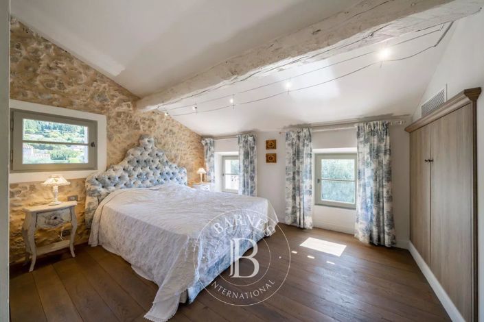 Image No.34-6 Bed House for sale