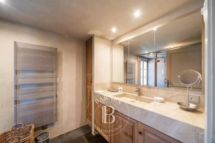 Image No.40-6 Bed House for sale