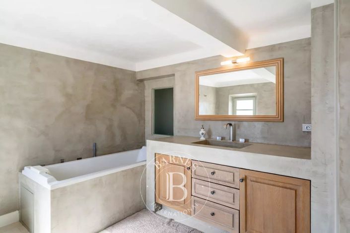 Image No.44-6 Bed House for sale