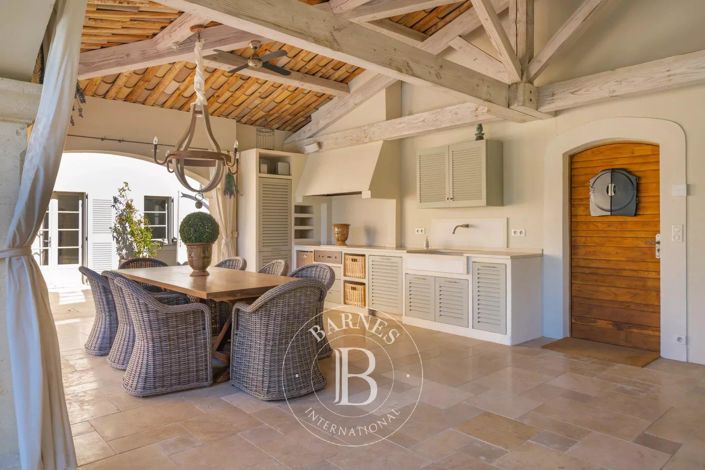 Image No.8-6 Bed House for sale