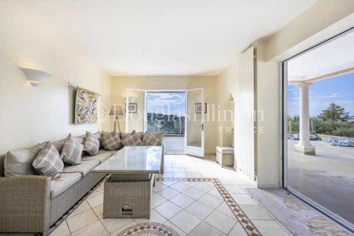 Image No.10-6 Bed House for sale