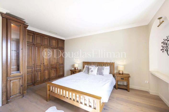 Image No.12-6 Bed House for sale