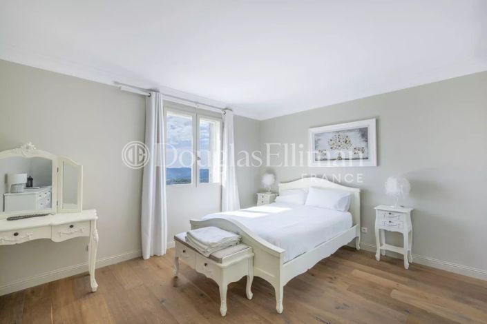 Image No.13-6 Bed House for sale