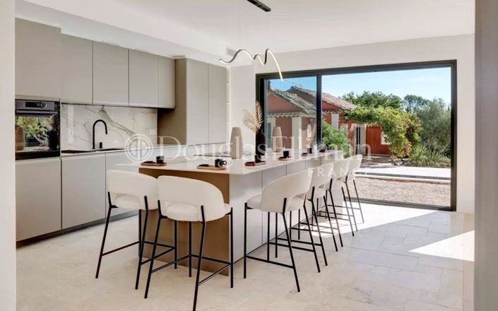 Image No.5-5 Bed House for sale