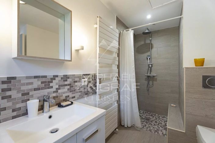 Image No.11-5 Bed House for sale