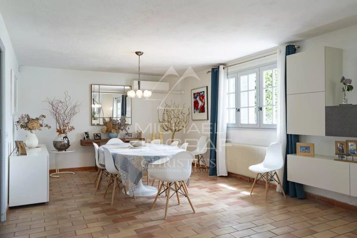 Image No.6-5 Bed House for sale