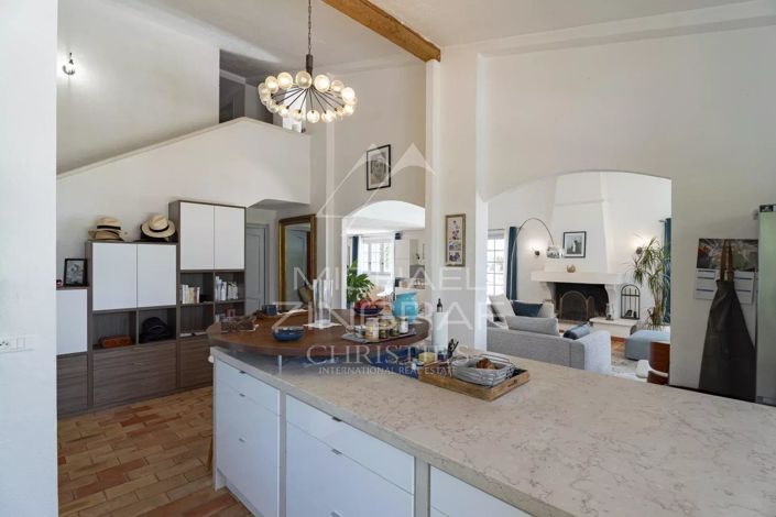 Image No.7-5 Bed House for sale