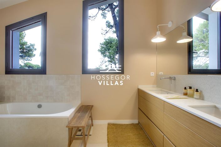 Image No.17-6 Bed House for sale