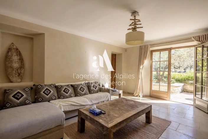 Image No.8-5 Bed House for sale