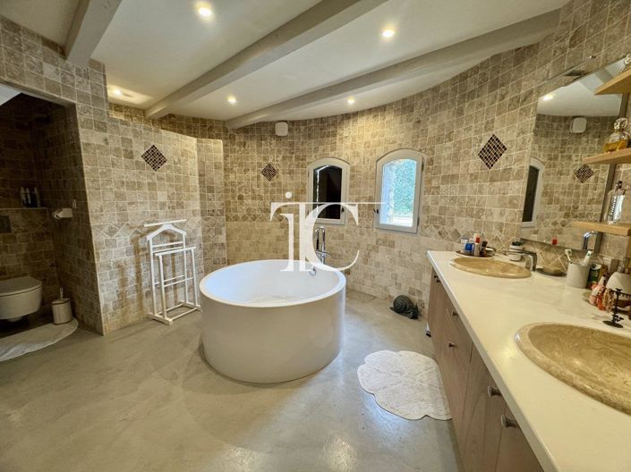 Image No.15-3 Bed House for sale