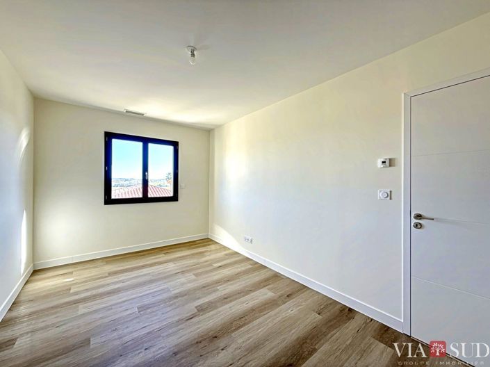 Image No.10-3 Bed House for sale