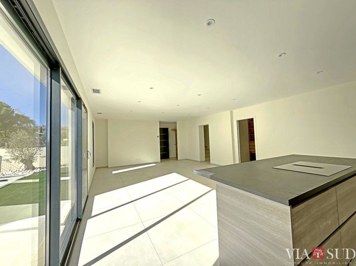 Image No.6-3 Bed House for sale